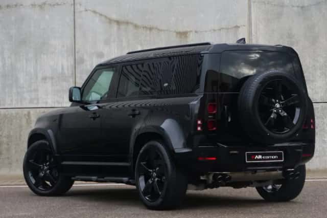 Land Rover Defender (2023) thumbnail 2