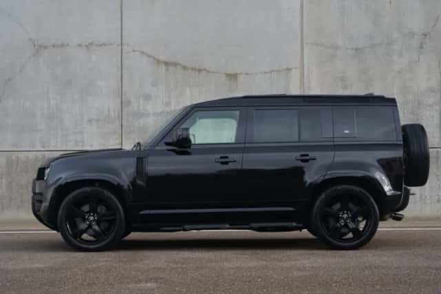 Land Rover Defender (2023) thumbnail 14