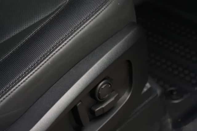 Land Rover Defender (2023) thumbnail 21
