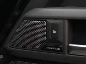 Land Rover Defender (2023) thumbnail 25