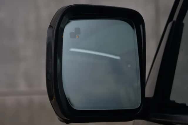 Land Rover Defender (2023) thumbnail 35