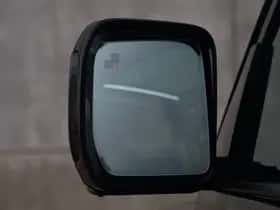 Land Rover Defender (2023) thumbnail 35