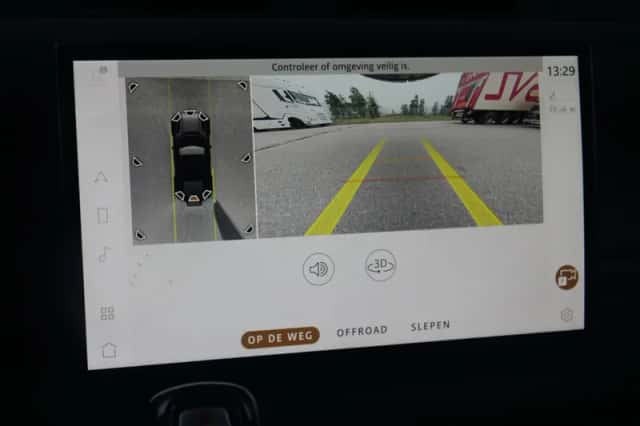 Land Rover Defender (2023) thumbnail 7