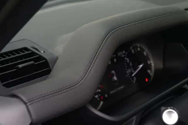 Land Rover Defender (2023) thumbnail 8