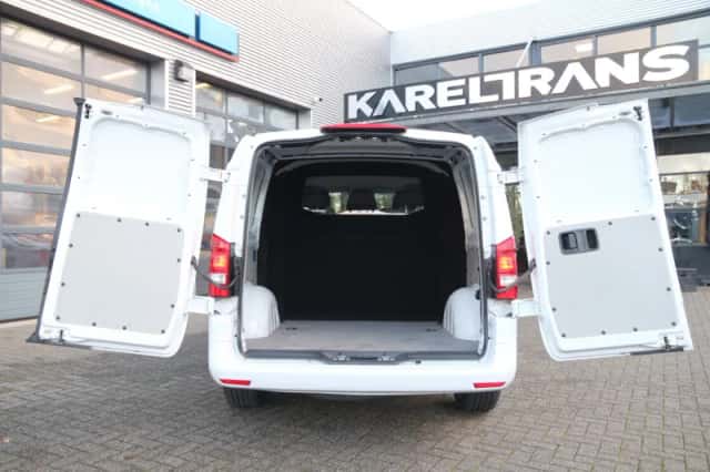 Mercedes-Benz Vito (2022) thumbnail 3
