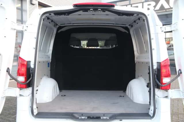 Mercedes-Benz Vito (2022) thumbnail 4