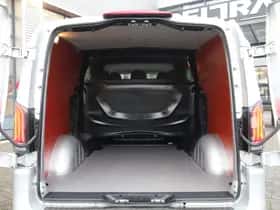 Mercedes-Benz Vito (2024) thumbnail 4