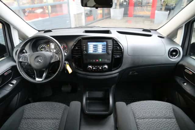 Mercedes-Benz Vito (2024) thumbnail 5