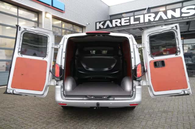Mercedes-Benz Vito (2024) thumbnail 3