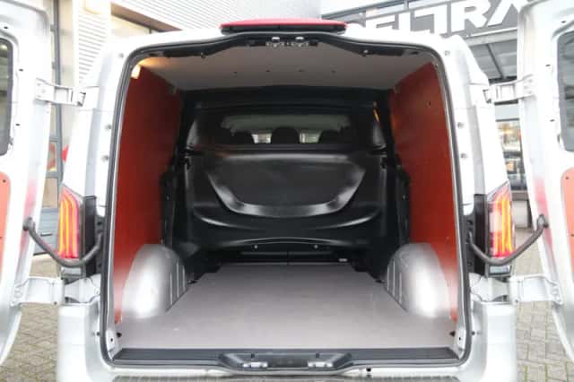 Mercedes-Benz Vito (2024) thumbnail 4