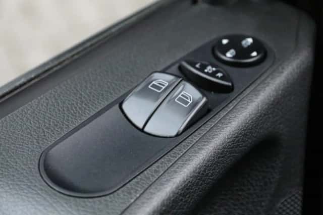 Mercedes-Benz Vito (2012) thumbnail 18