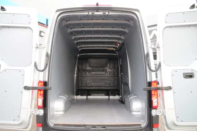 Volkswagen Crafter (2024) thumbnail 4