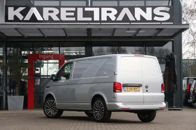 Volkswagen Transporter (2023) thumbnail 2