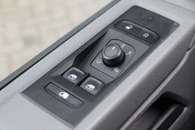 Volkswagen Transporter (2023) thumbnail 18