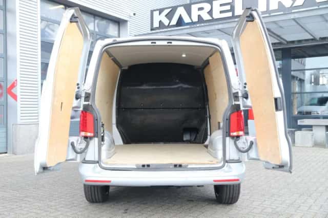 Volkswagen Transporter (2023) thumbnail 3