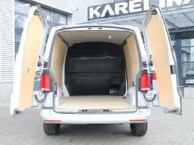 Volkswagen Transporter (2023) thumbnail 3