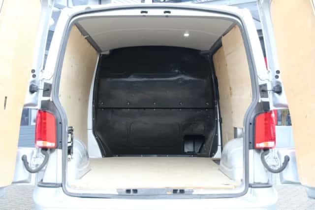 Volkswagen Transporter (2023) thumbnail 4