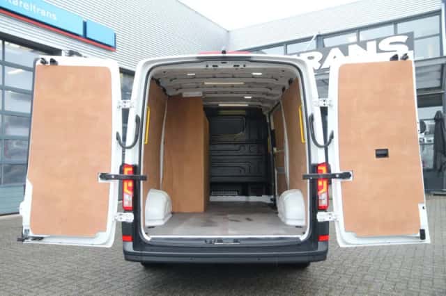 Volkswagen Crafter (2021) thumbnail 3