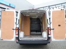 Volkswagen Crafter (2021) thumbnail 3