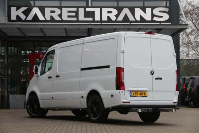 Mercedes-Benz Sprinter (2023) thumbnail 2