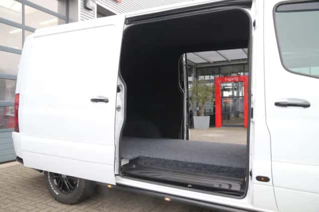 Mercedes-Benz Sprinter (2023) thumbnail 15