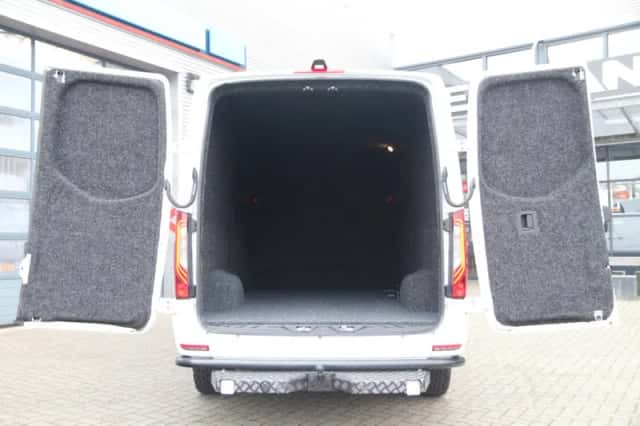 Mercedes-Benz Sprinter (2023) thumbnail 3