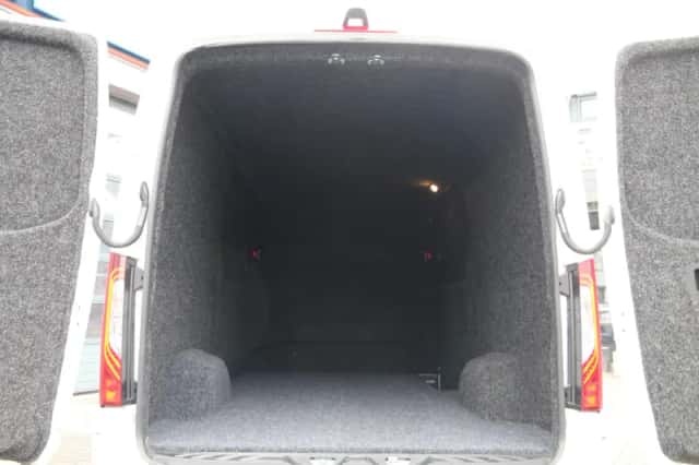 Mercedes-Benz Sprinter (2023) thumbnail 4