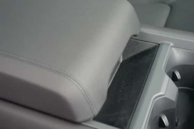 Land Rover Defender (2026) thumbnail 25