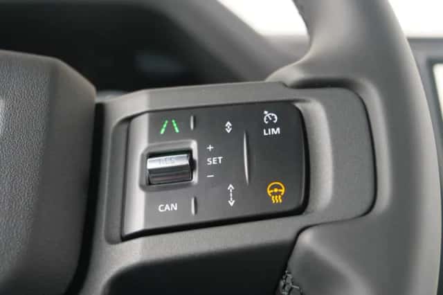Land Rover Defender (2026) thumbnail 6