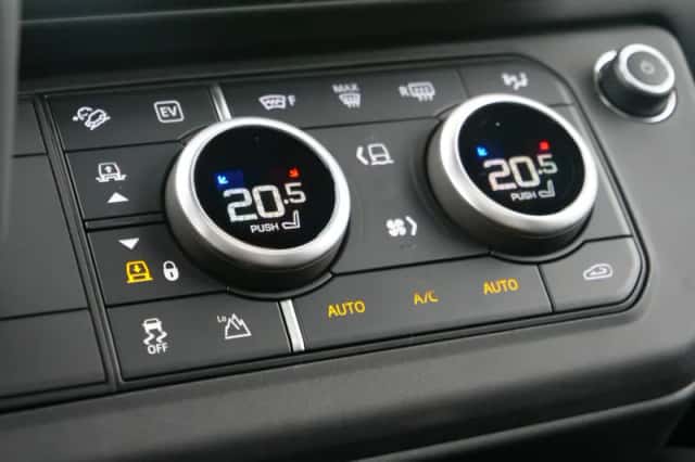 Land Rover Defender (2026) thumbnail 10