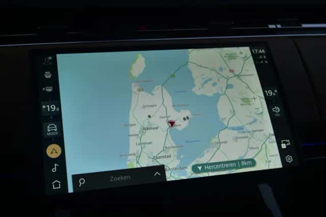 Land Rover Range Rover Sport (2024) thumbnail 8