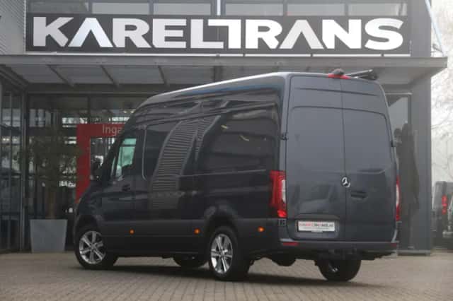 Mercedes-Benz Sprinter (2022) thumbnail 2