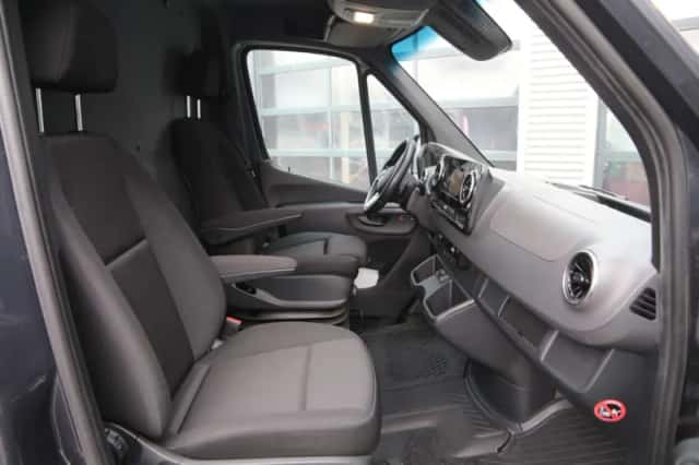 Mercedes-Benz Sprinter (2022) thumbnail 9