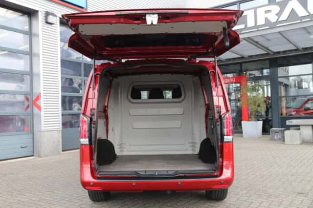 Mercedes-Benz Vito (2022) thumbnail 3