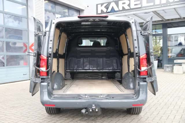 Mercedes-Benz Vito (2021) thumbnail 3