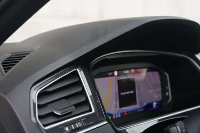 Volkswagen Tiguan (2021) thumbnail 5