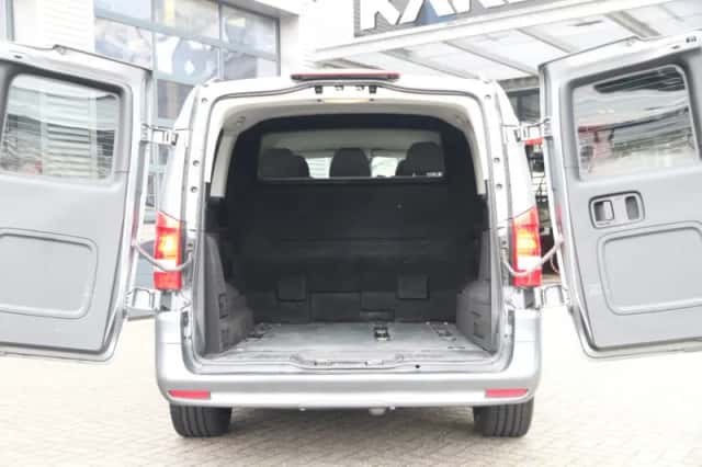 Mercedes-Benz Vito (2023) thumbnail 3