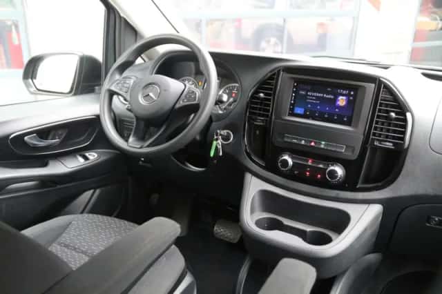Mercedes-Benz Vito (2023) thumbnail 5