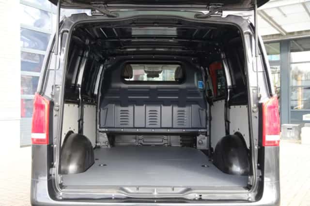 Mercedes-Benz Vito (2021) thumbnail 4