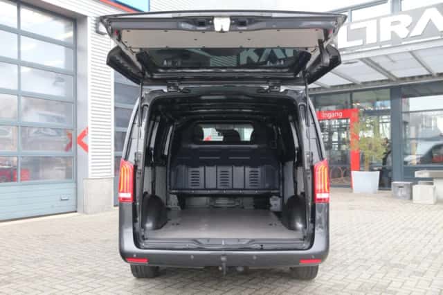 Mercedes-Benz Vito (2022) thumbnail 3