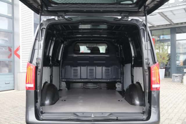 Mercedes-Benz Vito (2022) thumbnail 4