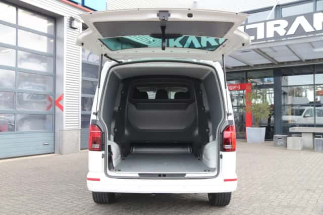 Volkswagen Transporter (2024) thumbnail 3
