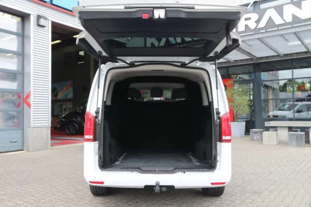 Mercedes-Benz Vito (2023) thumbnail 3