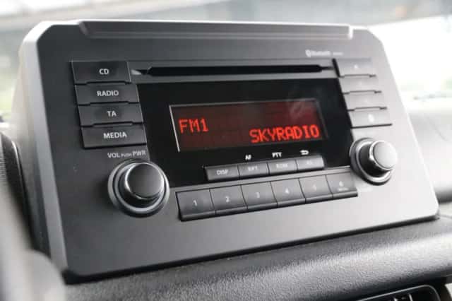 Suzuki Jimny (2023) thumbnail 11