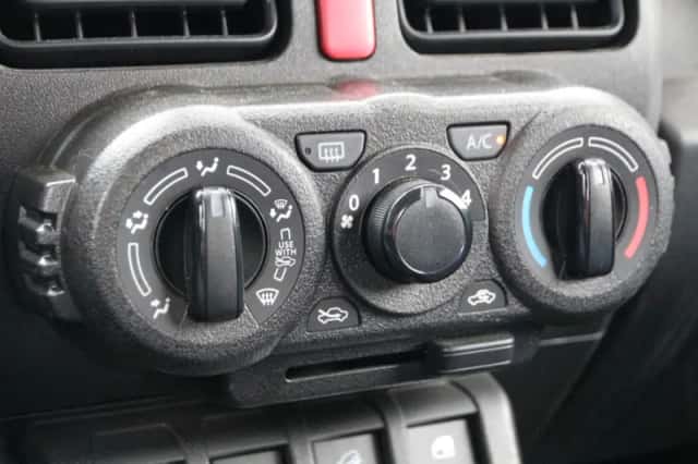 Suzuki Jimny (2023) thumbnail 19