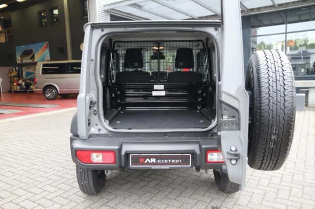 Suzuki Jimny (2023) thumbnail 3