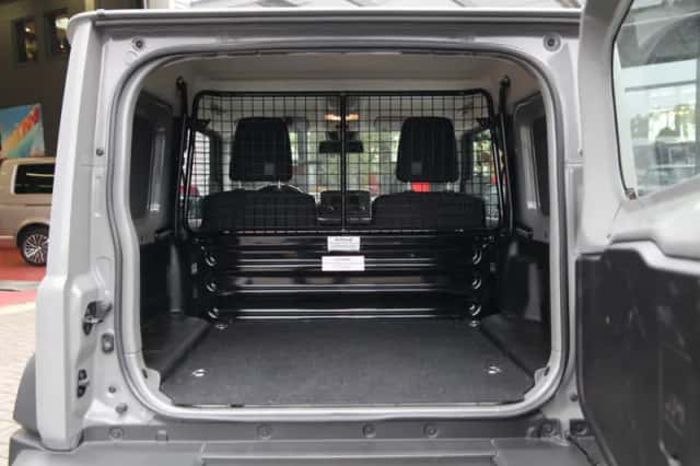 Suzuki Jimny (2023) thumbnail 4