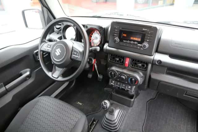 Suzuki Jimny (2023) thumbnail 5