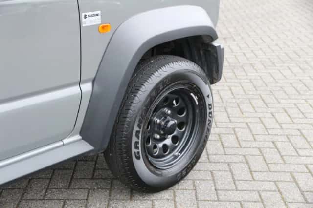 Suzuki Jimny (2023) thumbnail 6