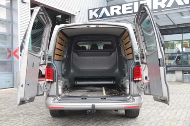 Volkswagen Transporter (2023) thumbnail 3